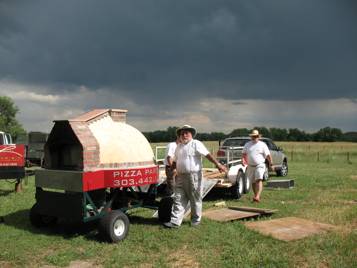 The Laudisio team arrived early, under threatening skies, to set up the pizza oven.